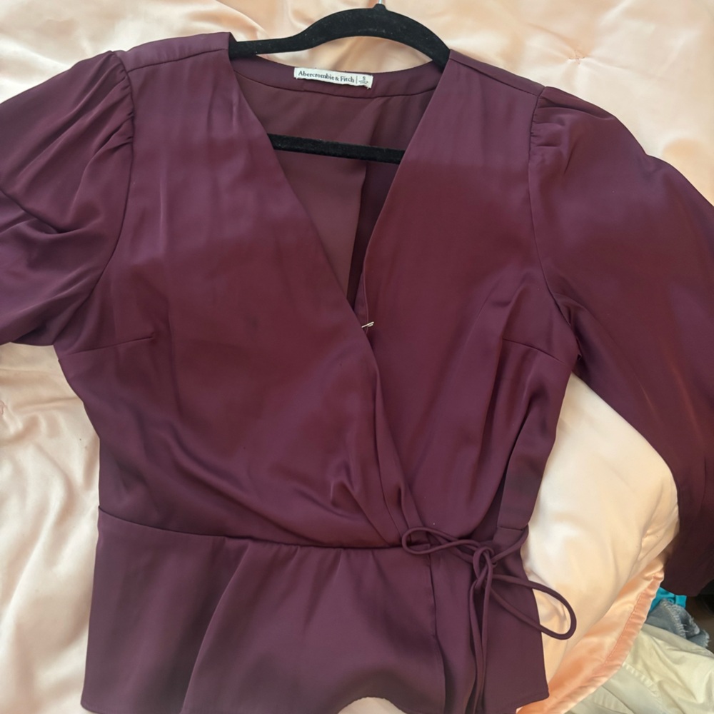 Abercrombie & Fitch Burgundy top